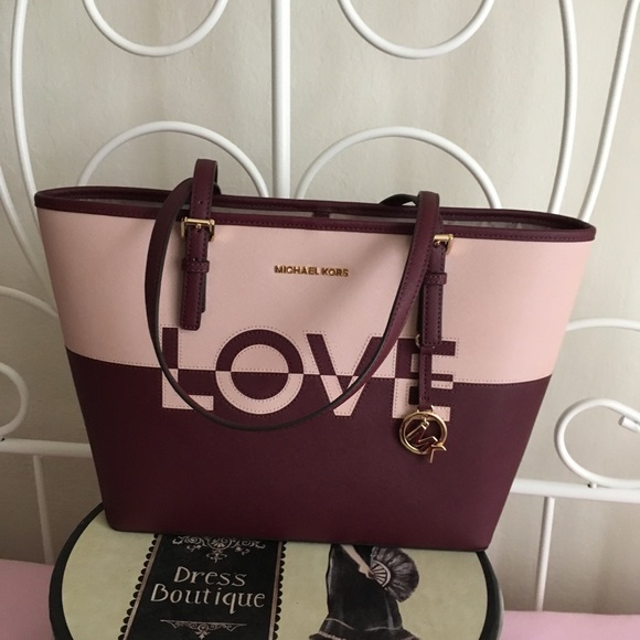 On Sale!!๐๐Michael Kors Medium tote๐๐ - Picture 3 of 8